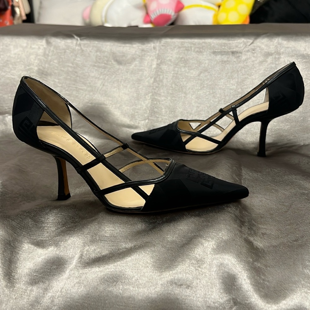 GIVENCHY Logo Black Pointed Toe Kitten Heels Size 37